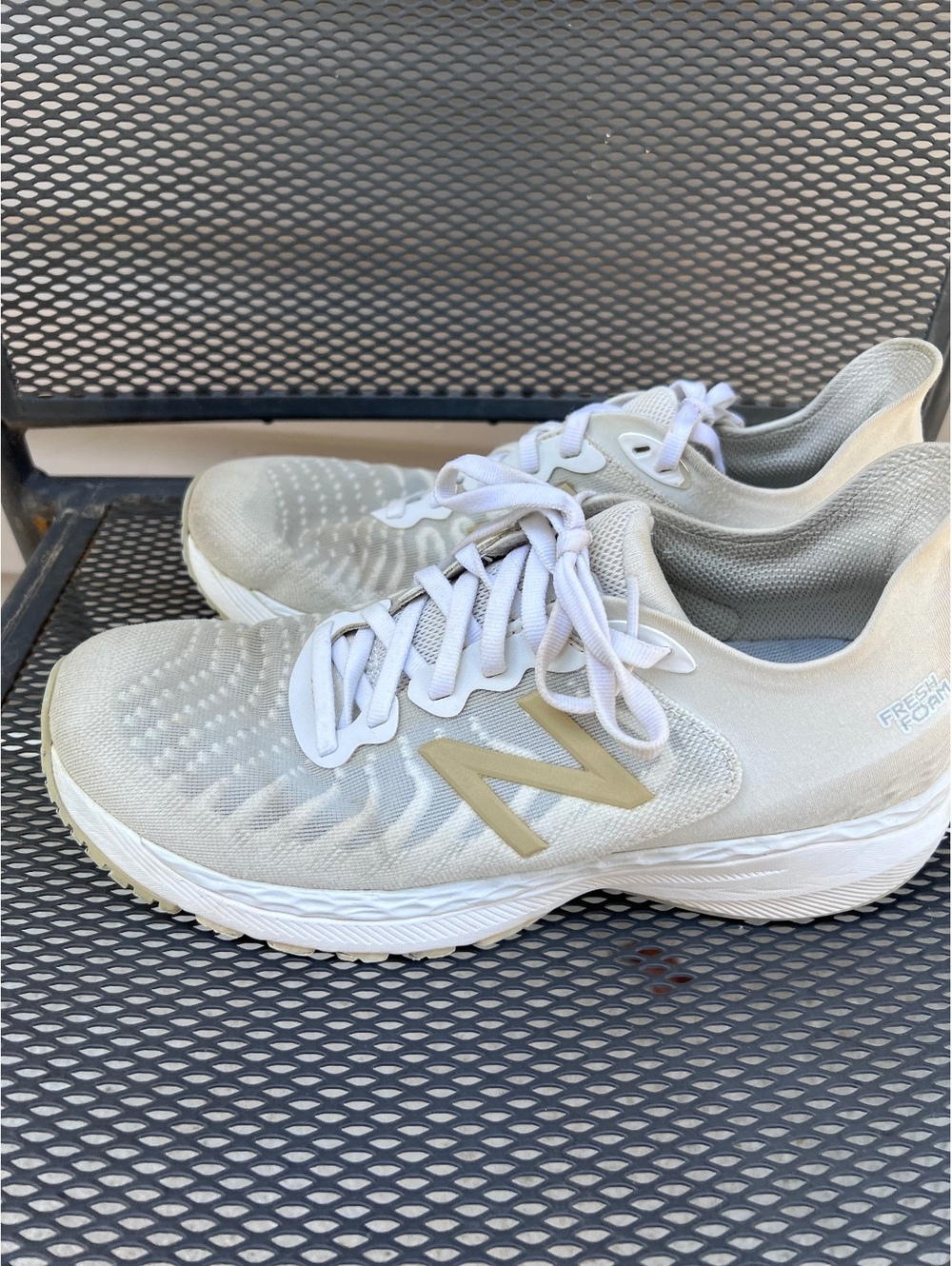 New Balance White and Gold Women's Shoes Size 8.5